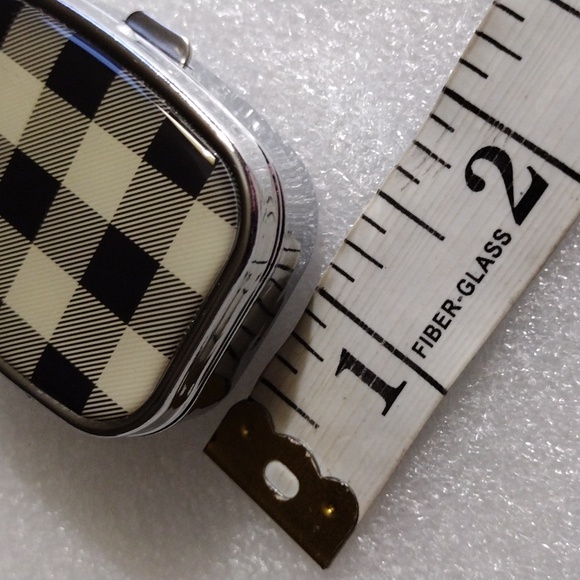 Beautiful mini 2 slot pill box. - Picture 7 of 7